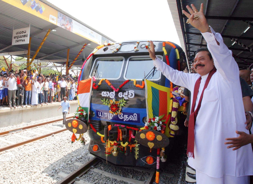 2014 októberében pedig már teljesen megújulva adta át az állomást az ország elnöke<br>(fotó: Railway Gazette)