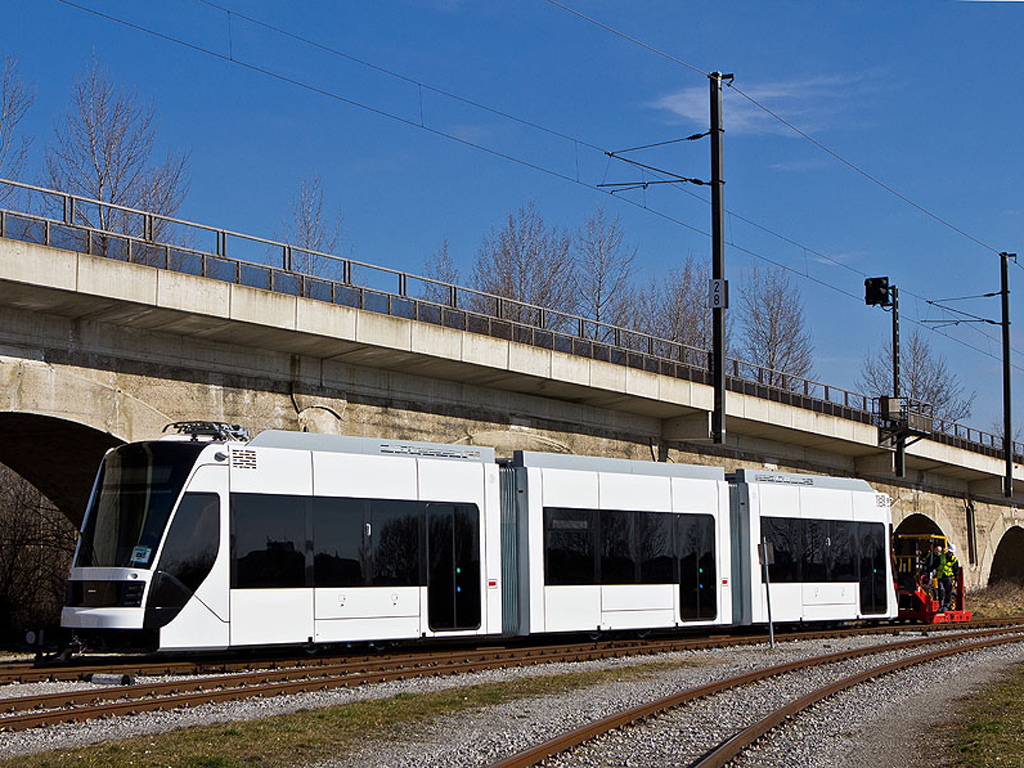 Doha tizenkilenc Avenio-villamost vesz a Siemenstől. Az első kocsit jelenleg Bécsben tesztelik<br>(fotó: Raimund Wyhnal, Railway Gazette)