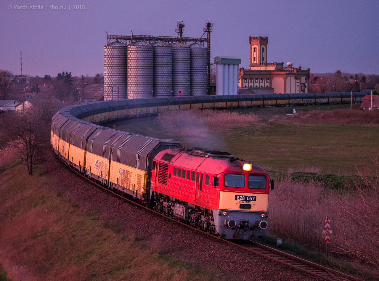 Mercedes-vonattal robog a 057-es Szergej Jánoshalma határában.<br>A képre kattintva galéria nyílik Vörös Attila fotóiból!