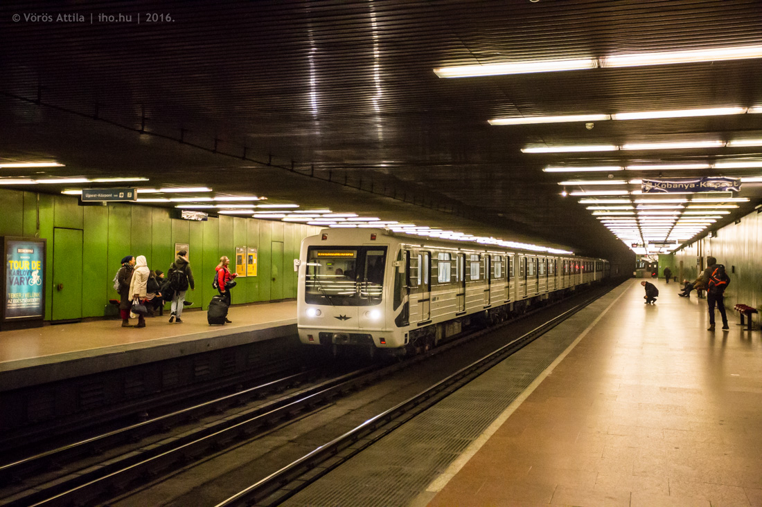 Egy időre kiveszi a forgalomból az összes felújított metrószerelvényt a BKV, hivatalosan az eddigi futásteljesítmények értékelése miatt (fotó: Vörös Attila)