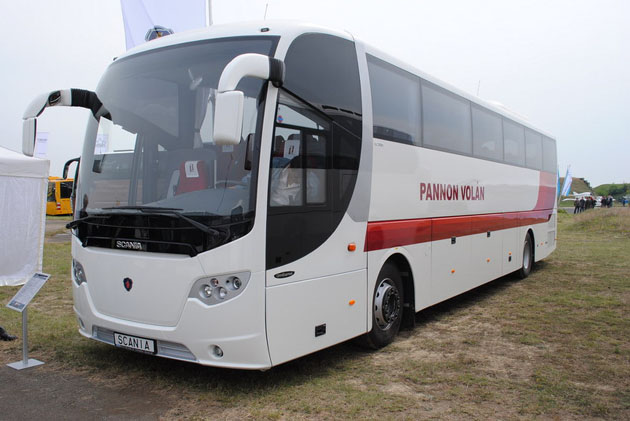 A Scania OmniExpress új típusnak számít a hazai utakon (kép: omnibusz.blog.hu)