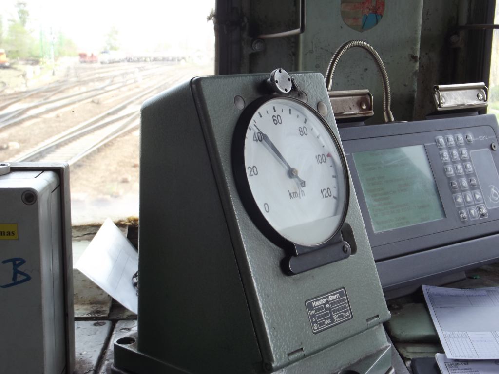 Kisebb pályamunkák és 80-as tempóval is közlekedhetnek a vonatok az eddigi 60 helyett<br>Galéria a teljes vasútvonalról<br>(fotók: Takács Zsolt)