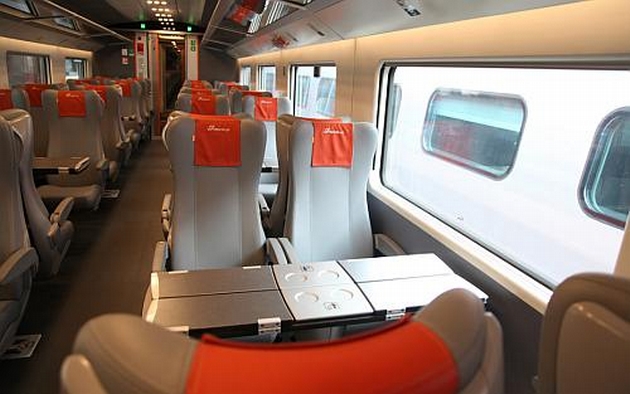 A Trenitalia csúcskategóriás vonatának alap, Standard osztálya<br>(fotók: IRJ)