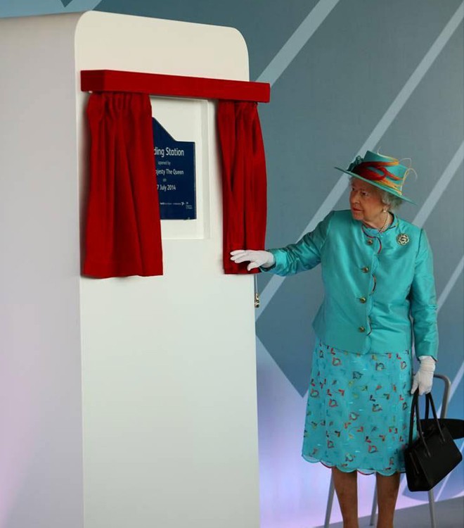 Reading új állomását maga II. Erzsébet királynő adta át<br>(fotó: Network Rail)