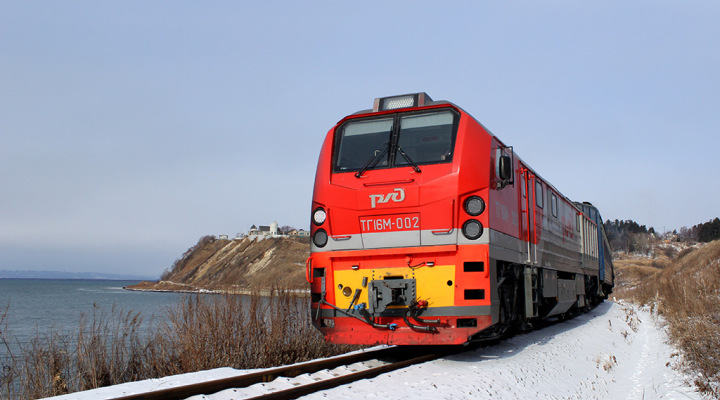 Az Oroszország keleti partjainál található Szahalin szigetére harminckét új, keskeny nyomközű TG16M dízelmozdony érkezik a Szinarától<br>(fotó: Global Rail News)