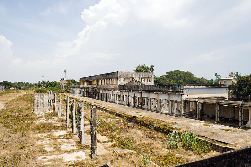 Jaffna állomása 2011-ben még igencsak romos állapotban, húszévnyi üzemszünetet követően<br>(fotó: Gerald Pereira, Wikipedia)