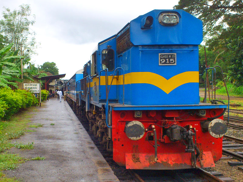 Több, úgynevezett Yal Devi-expresszvonat köti össze újra az északi vonal jelenlegi végállomását, Jaffnát a fővárossal, Colombóval<br>(fotó: Lanil T Marasinghe, Wikipedia)