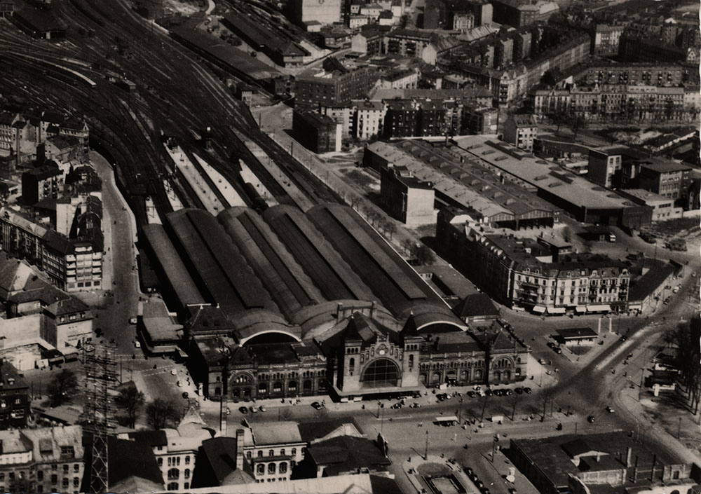 Az 1975-ben lebontott régi altonai pályaudvar, légifelvételen (forrás: stadteilgeschichten.de)