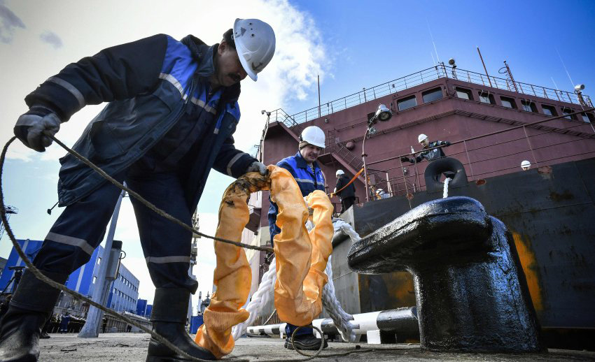 A hajót nukleáris üzemanyaggal töltik meg Murmanszkban