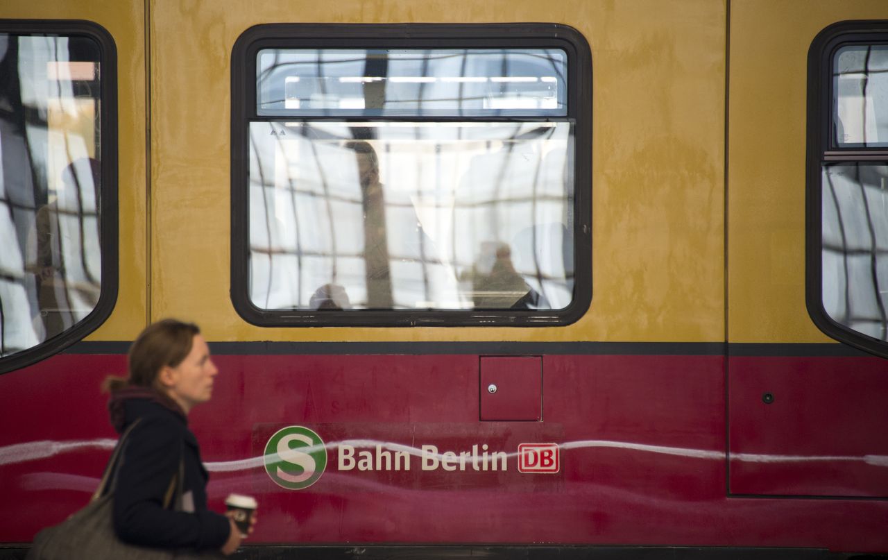 S-Bahn: ekkor még járt... A képre kattintva galéria nyílik! Érdemes végignézni – legfontosabb fotónk a 36., de azon kívül is van jó pár remek felvétel (fotók: német lapok – többek között Bild, Spiegel – weboldalai)