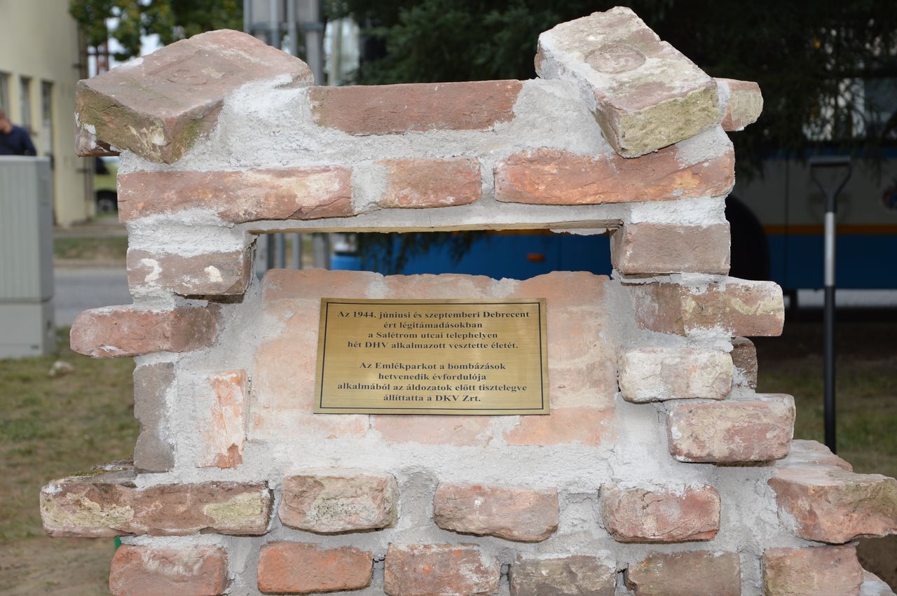 A Salétrom utcai emlékmű (fotók: DKV Zrt.)