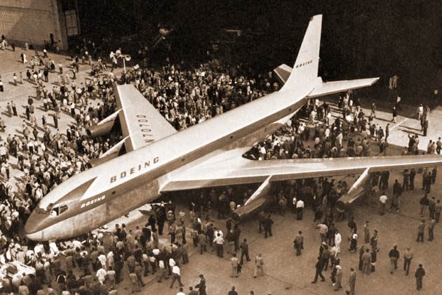 A B-707-es 367-80 jelzésű prototípusa 1954. május 14-én készült el 