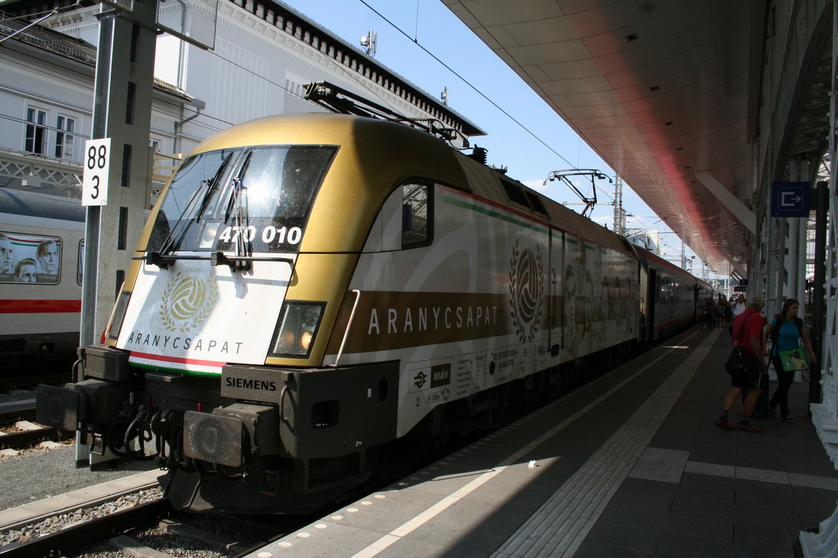 Mallnitz-Obervellach állomáson meglepetésemre az ÖIC az Aranycsapattal az élén érkezett, ott nem, de Salzburgban lefotóztam