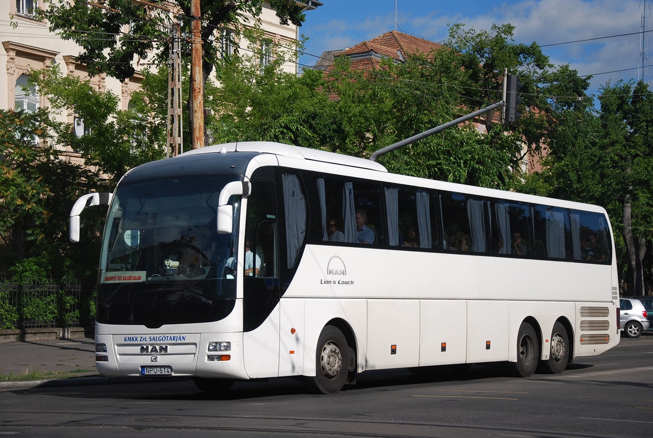 Harmincegy háromtengelyes távolsági busz beszerzésére írt ki tendert a Volán Buszpark. Szóba jöhet a Bohus Dávid felvételén látható MAN Lion's Coach, de a Volvo 9700-asa is
