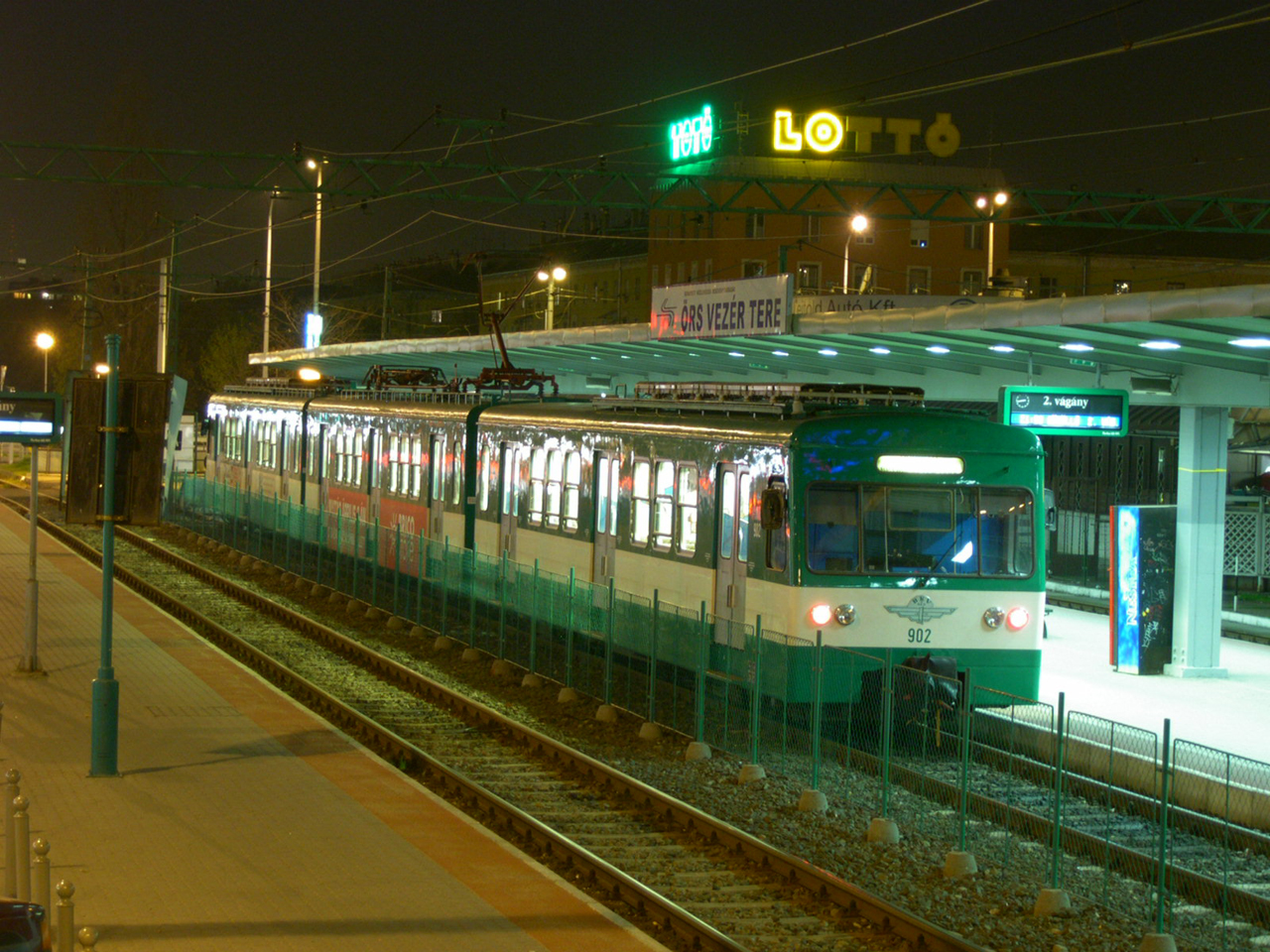 Örs vezér tere, HÉV-végállomás. A zöld szerelvények 1970-ig a Keleti pályaudvarhoz közlekedtek (fotó: Istvánfi Péter)