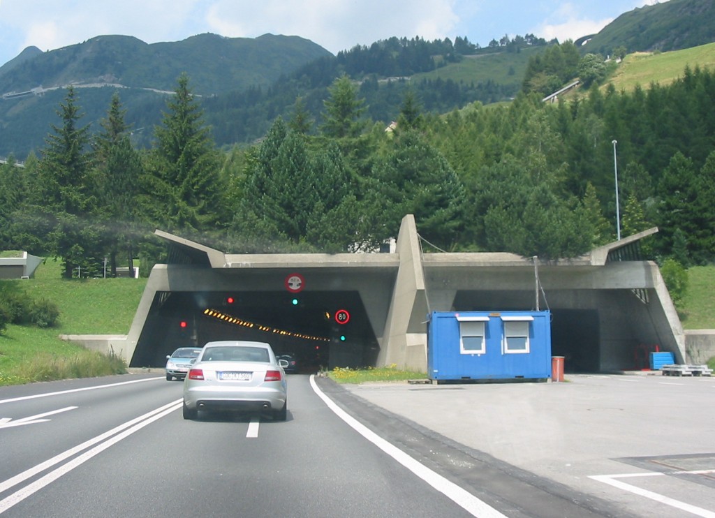 Az alagút déli bejárata Airolónál (fotó: Grzegorz Święch)