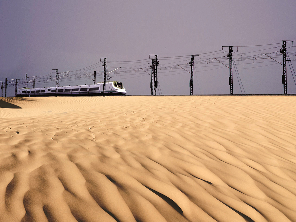Nagysebességű vasút a sivatagban (forrás: railwaypro.com)