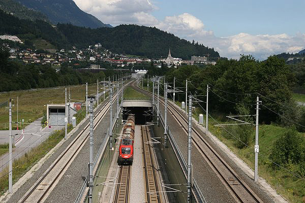 Az Unterinntalbahn egyik kiépült szakasza (forrás: meinbezirk.at)