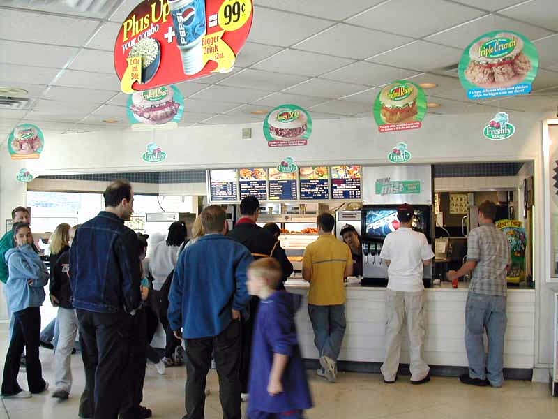 Corbin, Kentucky – a legeslegelső KFC étterem helyén, vagy legalábbis ahhoz nagyon közel, 2002-ben ez volt a választék (fotók: Joó Ferenc)