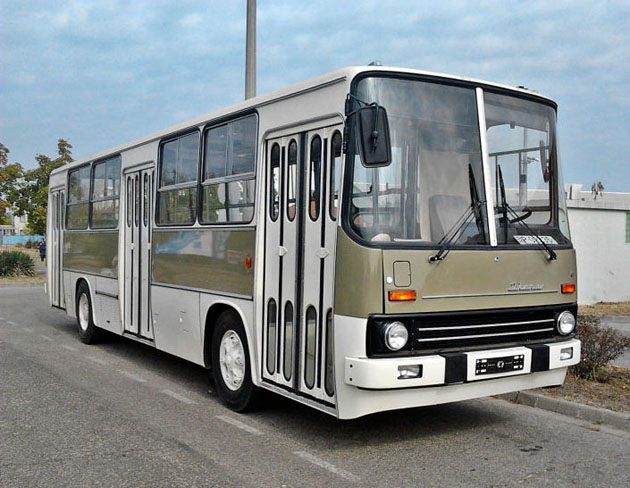 A felújított busz a műszaki vizsgája előtt<br>(fotó: bop308/index fórum)