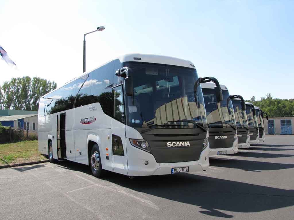 A Borsod Volán új Scania Touringjai átadás előtt<br/>(fotó: Scania)