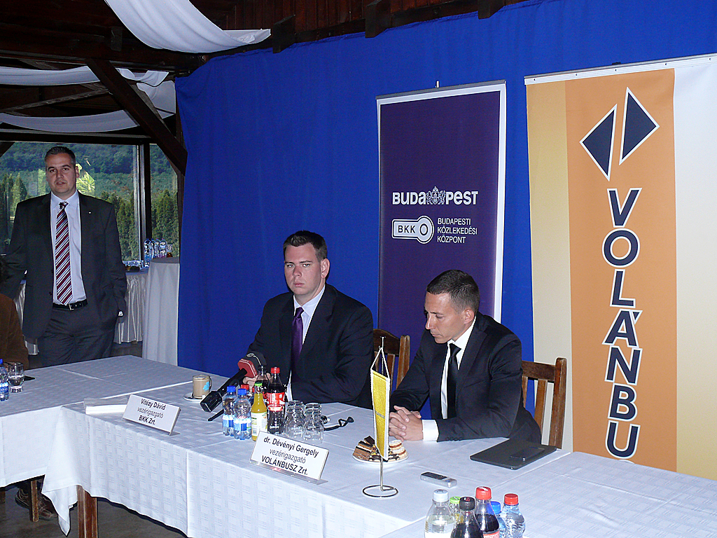 Vitézy Dávid, a BKK és Dévényi Gergely, a Volánbusz vezérigazgatója<br>A képre kattintva galéria nyílik<br>(a szerző felvételei)