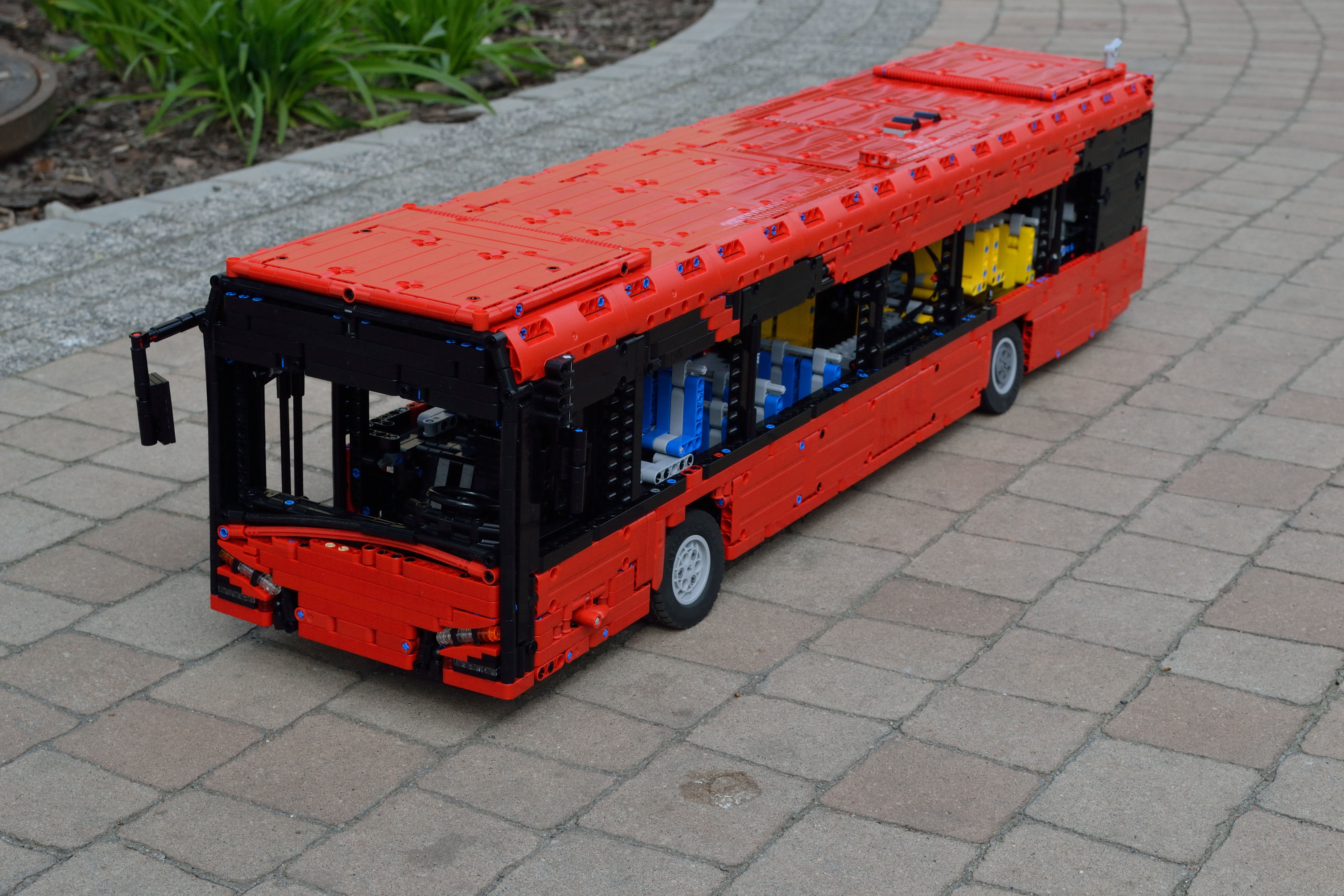 Lego Solaris Urbino 12 IV – a képre kattintva galéria nyílik (fotók: Porsche96, www.brickshelf.com)