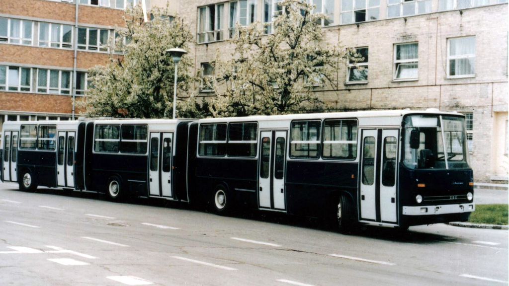 Az Ikarus 293 lomha volt és nehezen lehetett vele manőverezni, ezért a próbafutásokat vásárlás nem követte. Az egyetlen elkészült példány némi átalakítás után Teheránba került, ahol 2008-ban leselejtezték. A busz eredeti állapotának replikáját viszont jó lenne újra Budapesten látni, egy érdekes színfoltja lenne a BKV egyre gyarapodó nosztalgiaparkjának