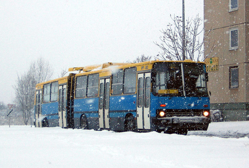 Egy februári napon, 2009-ben. Ez volt az utolsó tél, amit forgalomban töltött, hiszen 2009. nyarán szolgáltatóváltás történt Debrecenben, lecserélték a Hajdú Volánt az összes buszával együtt