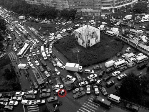 Van hova fejlődnie Bukarest zsúfolt, dugókkal teli közlekedésének, tömegközlekedésének. A modernizálást a 2030-ig szóló Fenntartható Városi Mobilitási Tervvel lendítenék meg (fotó: www.bucharestlife.net)