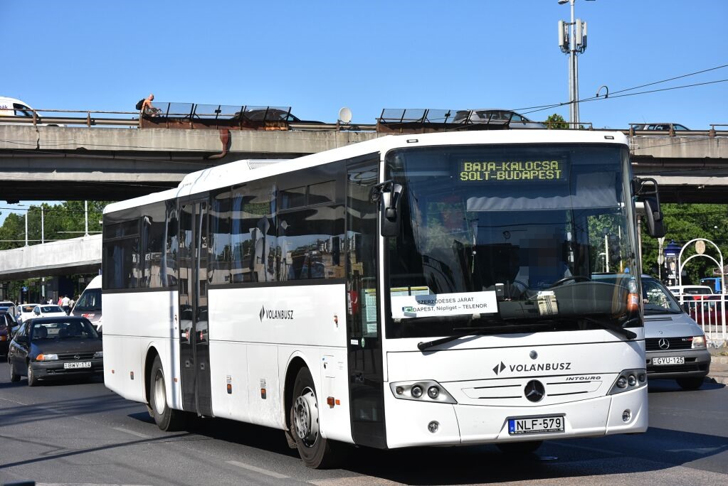 A cseh ICOM Transport a.s. üzemeltető után Magyarországon forgalomba állított Mercedes Intourókból 2017-ben harminc érkezett a Népligetbe. Akkor az elsőként beszerzett MAN ÜL313as autóbuszokat váltották le, kijelzőjüket pedig átszerelték a Mercedesekbe