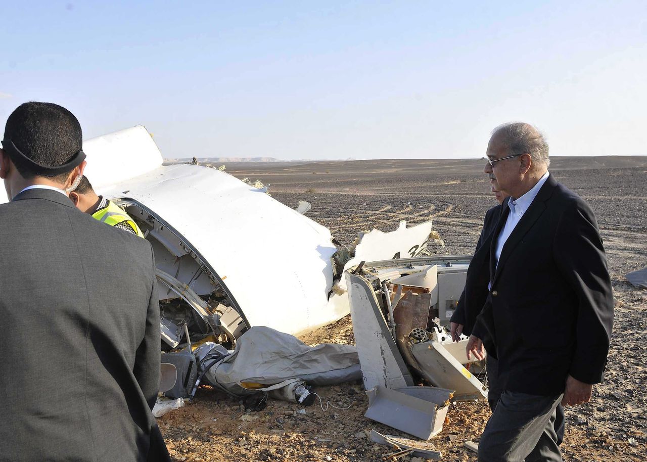 Seríf Iszmáíl egyiptomi miniszterelnök azonnal a helyszínre ment. A képre kattintva galéria nyílik (fotók: Dialy Mail)