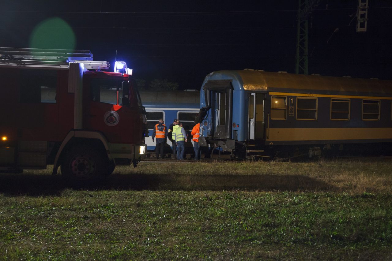 Az éjszakai mentés felvételei. A képre kattintva galéria nyílik (fotó: MTI/Varga György)