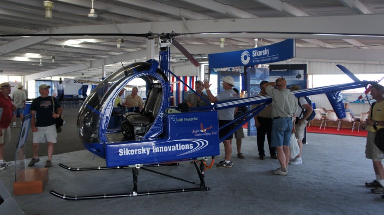 A Sikorsky gépe jobban hasonlít egy igazi helikopterhez, de képes-e repülni?