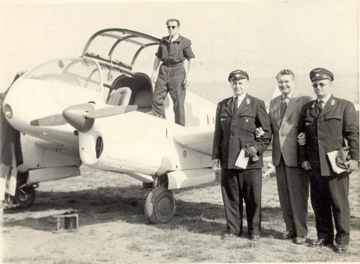 Jobbról balra: Tóth György, Rudolf Mikes, Wittinger Kálmán és Molnár Imre szerelő