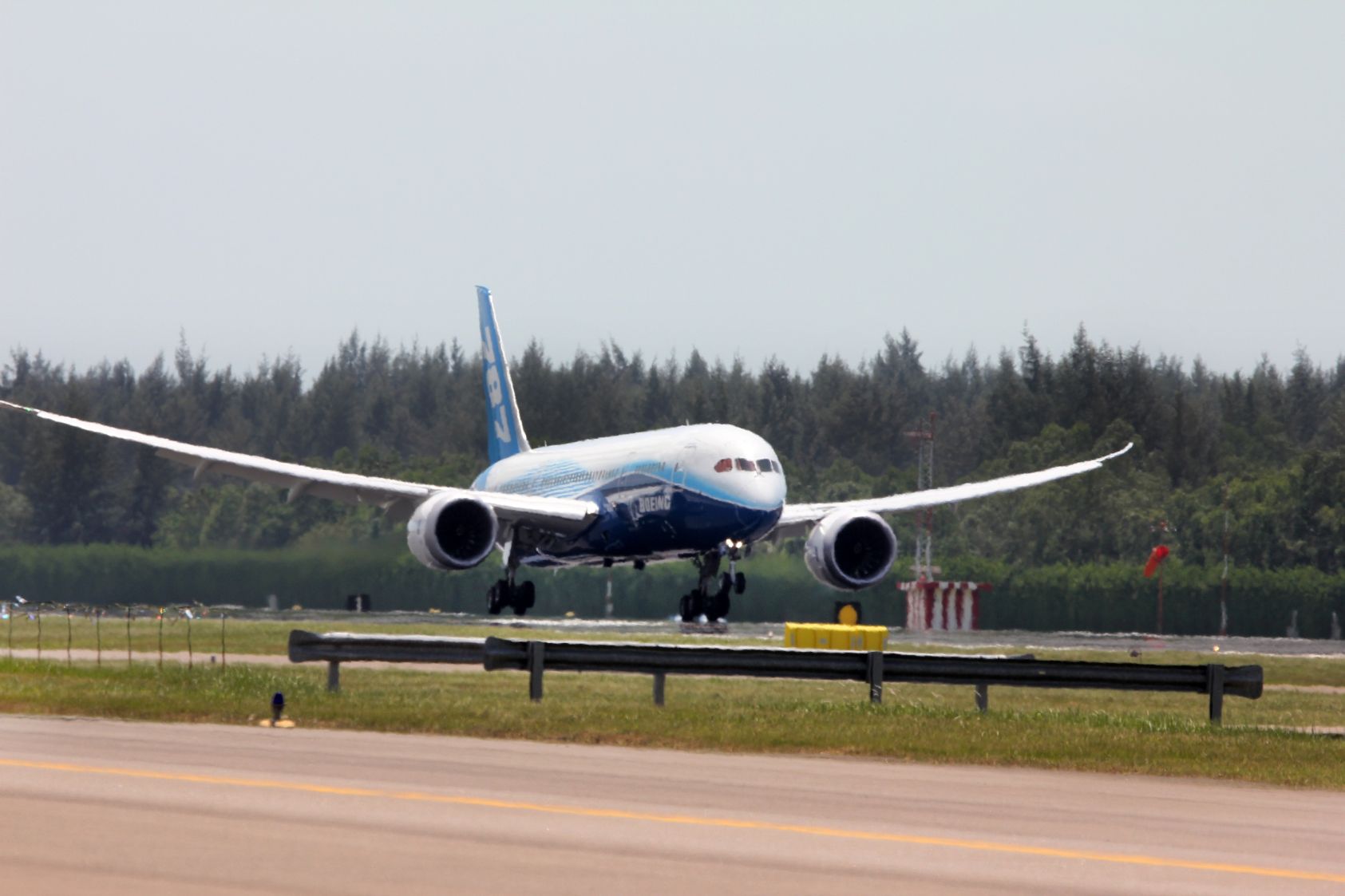 Dreamliner-landolás Szingapúrban (fotó: Boeing)