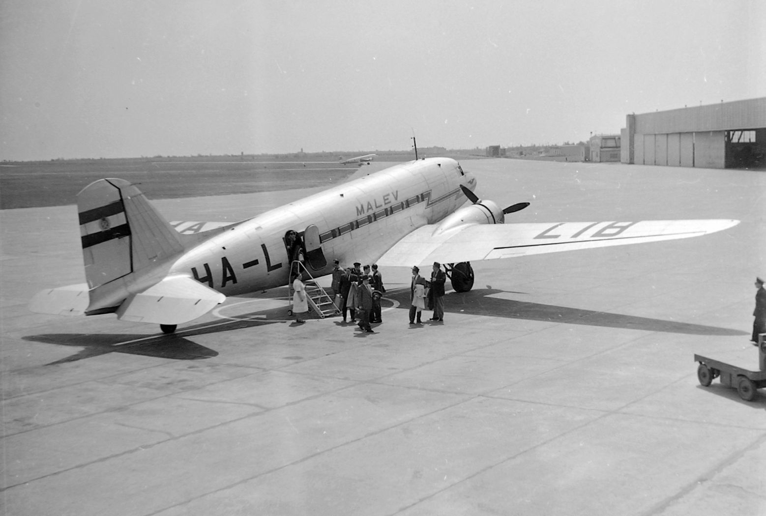 A hazai belföldi repülés alapgépe a Li-2-es volt