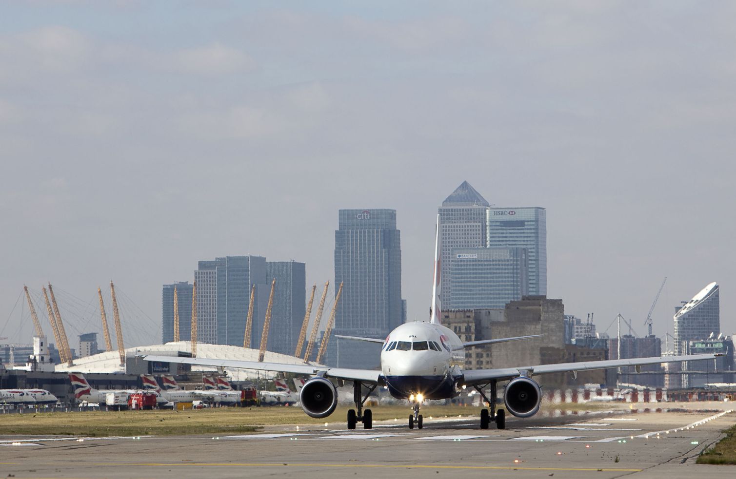 London City a City közelében, az eddigi legnagyobb géppel, amit fogadhat <br>(fotó: London City Airport)
