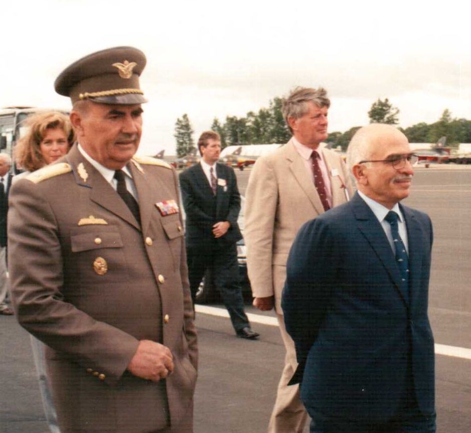 Husszein, Jordánia királya civilben maga is pilóta volt, hát persze, hogy az első útja Balogh Béla kíséretében a MiG-ekhez vezetett