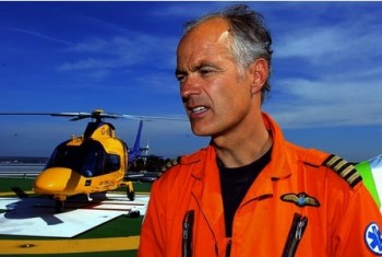 Peter Barnes rendkívül tapasztalt, ismert és tisztelt helikopterpilóta volt