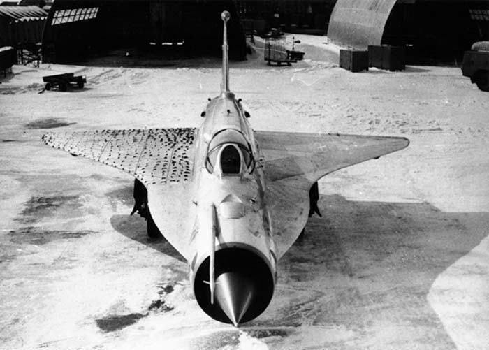 Ilyen volt a MiG-21-es a 144-es szárnyaival