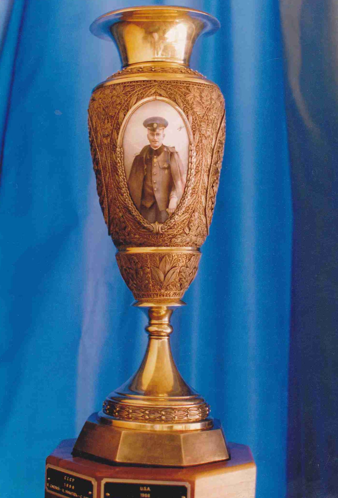 A műrepülők örökös trófeája, a Nyesztyerov-kupa
