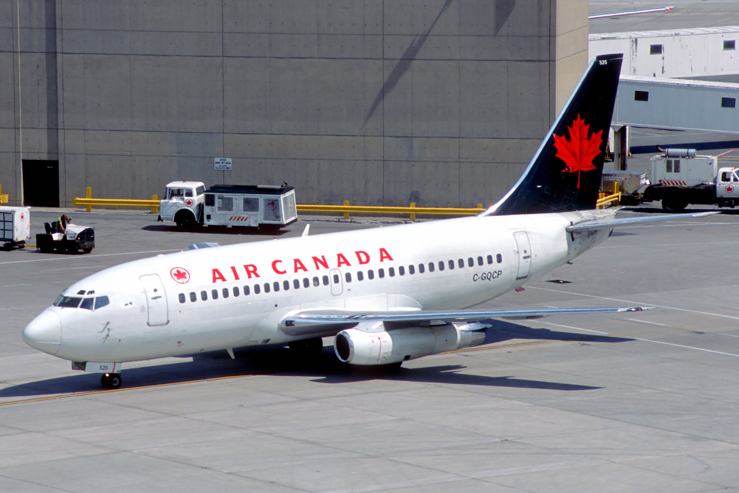 Korábban az Air Canada használt már 737-eseket, még a 200-as sorozatból