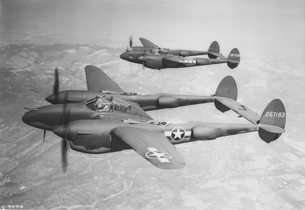 Az ikertörzsű P-38-as, az első vadász, amely el tudta kísérni a távolsági bombázókat