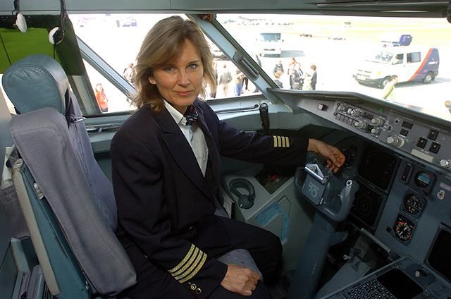 Czigány Ildikó mint Fokker-kapitány, később a nagy 767-eseket repülte másodpilótaként