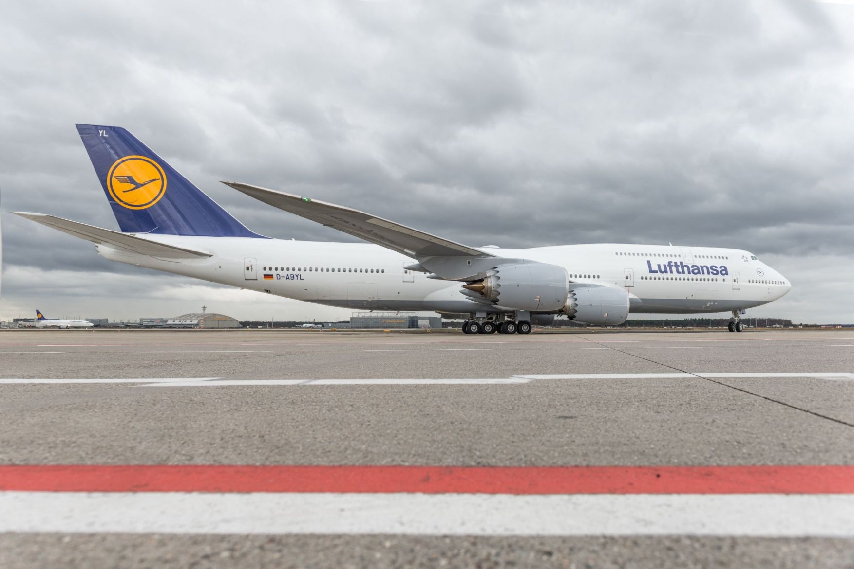 A társaság 747-8-asainak egyike: ezeken az óriásokon jelenik meg először a prémium-economy