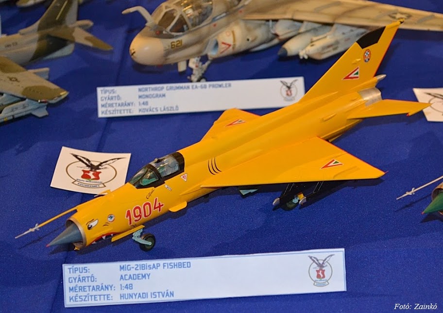Az egykori magyar MiG-21-esek leghíresebbje, az Égi Huszárok egyik gépe, Cápeti<br>A képre kattintva galéria nyílik, még sok-sok érdekes makettel!