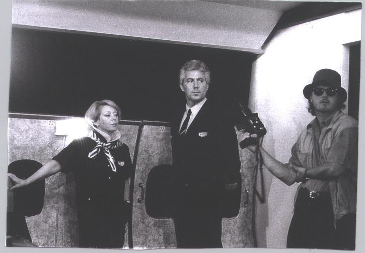 A színházi előadás részlete: középen a darabbéli kapitány, Kovács István