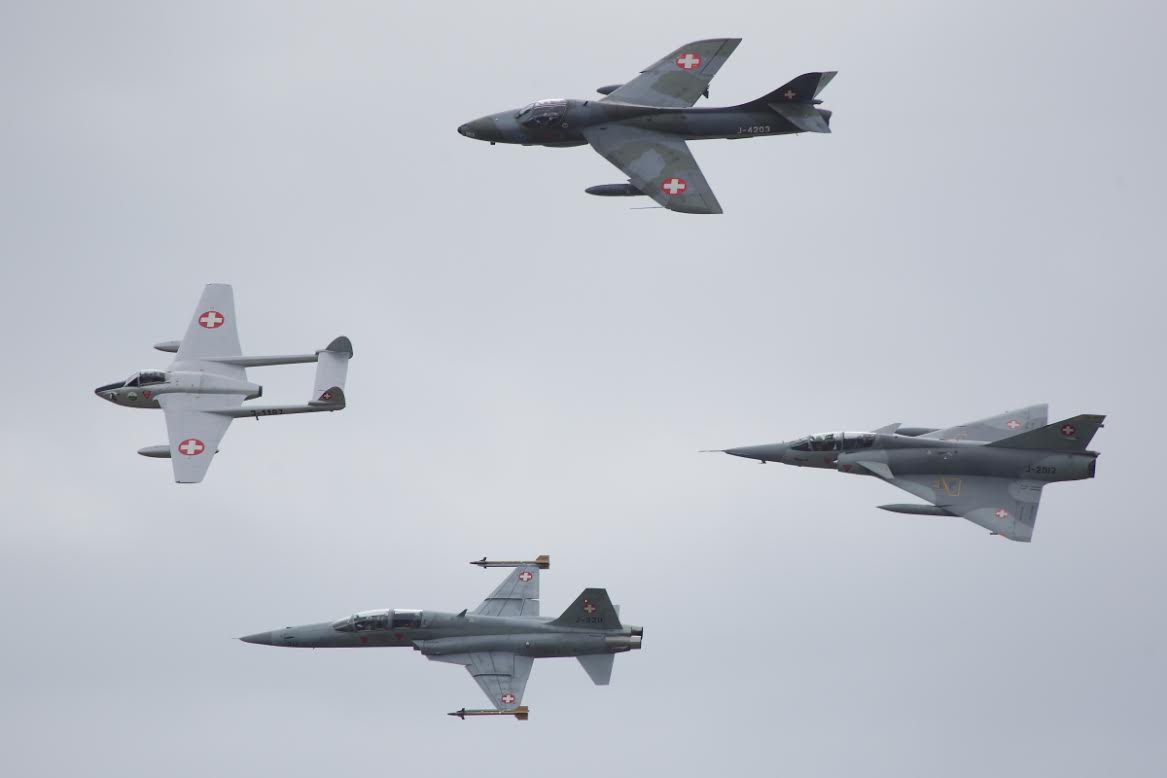 A svájci légierő vadászai az ötvenes évektől napjainkig: Vampire, Mirage-III, F-5E, és egy ugyancsak ritka, kétüléses Hunter
