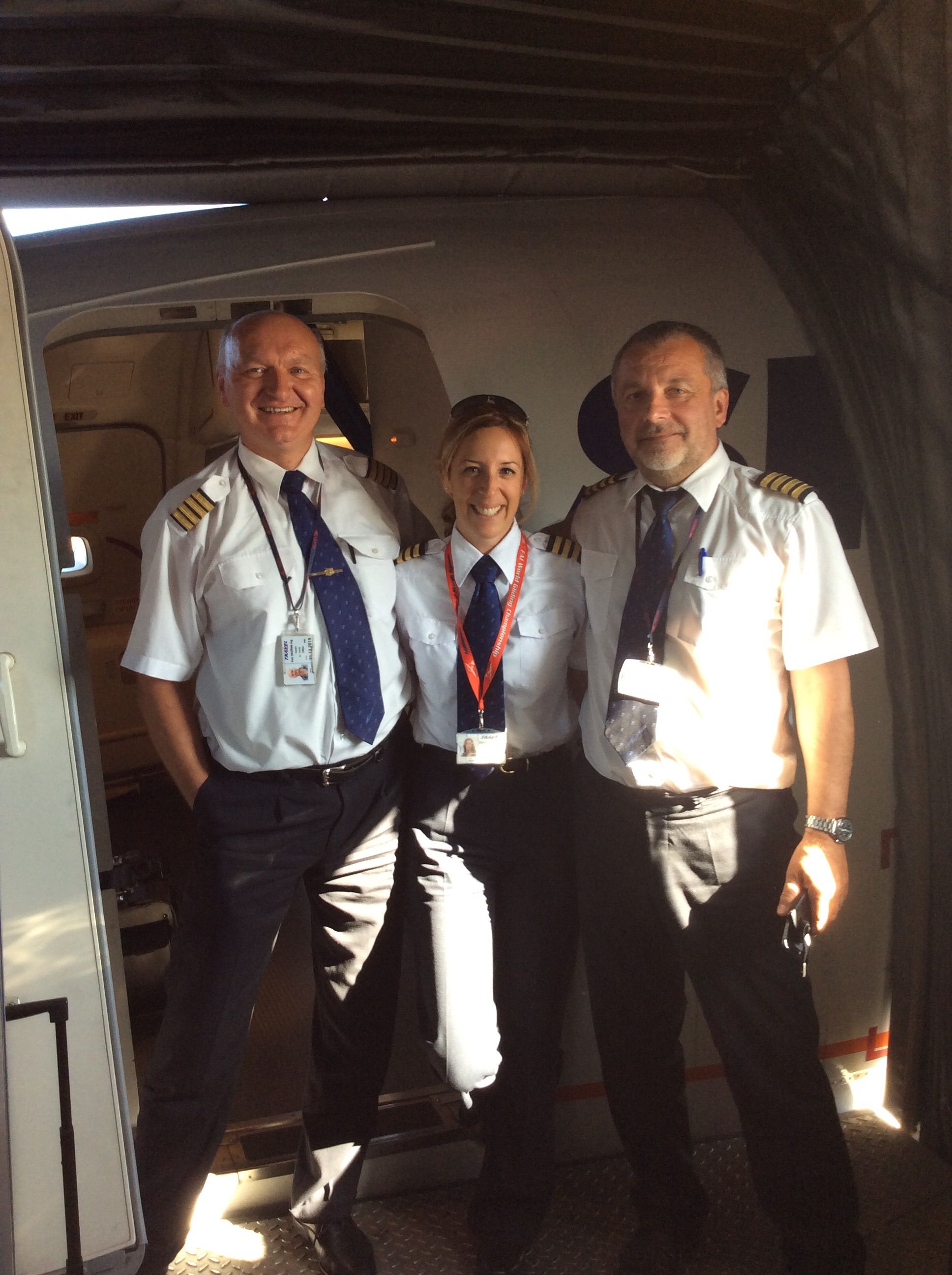 ...és cseh pilótákkal a sikeres kapitányi ellenőrző után
